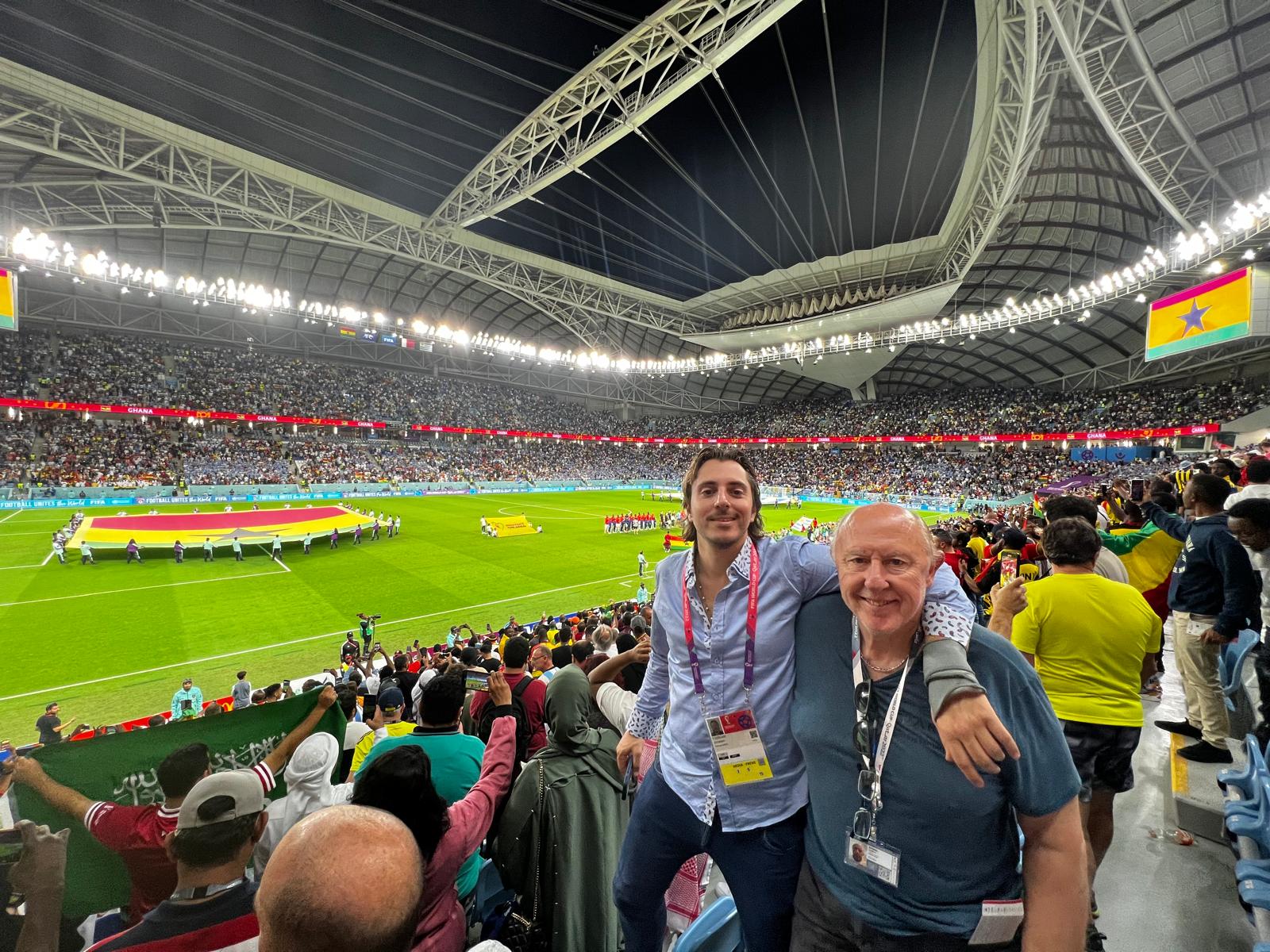 Dos hombres estadio Qatar 2022